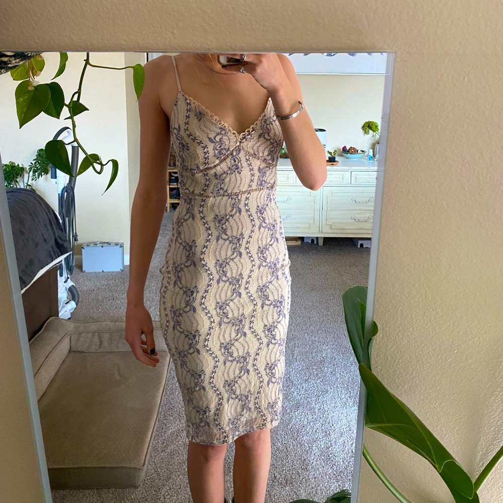 Endless Blu Lace Midi Dress
